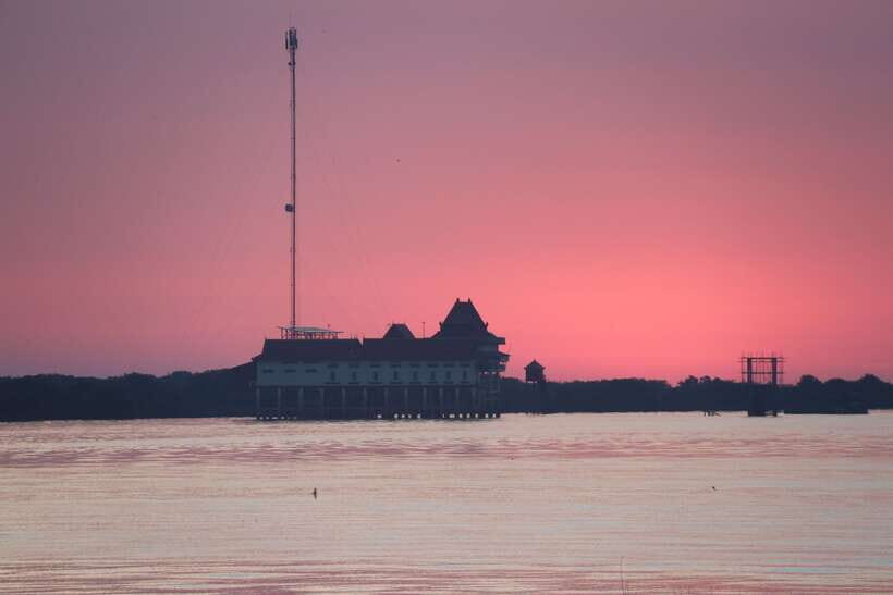 Phnom Penh to Siem Reap cruise/land tour (one way) - Set expectations on the guide and what the day emphasizes