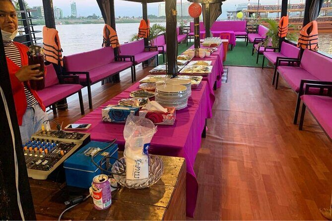 Phnom Penh to Siem Reap Cruise/road tour or Siem Reap/Phnom Penh - Mekong River cruise in the morning: river views and city lights