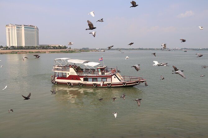 Phnom Penh to Siem Reap Cruise/road tour or Siem Reap/Phnom Penh - Your guide can shape the whole day
