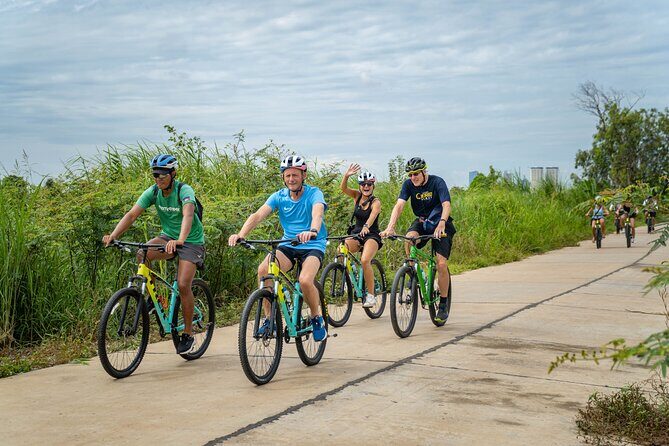 Phnom Penh to Silk Island Sunset Bike Tour/ E-Bike or Tuk Tuk - E-Bike vs Bicycle: Choosing the Right Effort Level