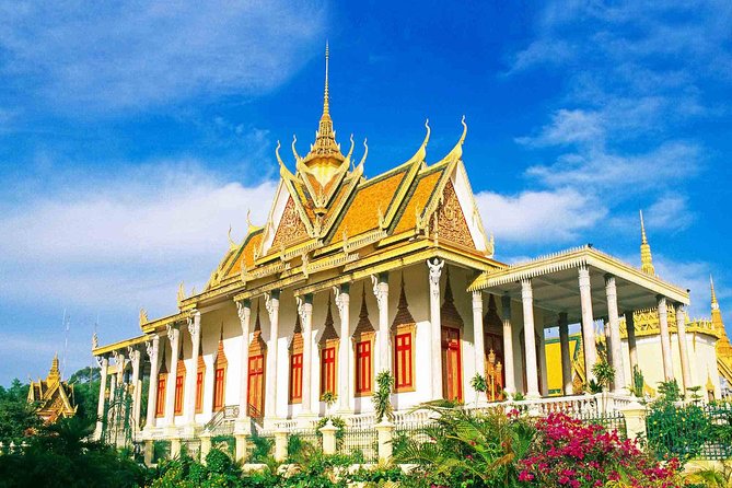 Phnom Penh Tours and Mekong River cruise - National Museum: Where You Learn to See the Art