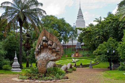 Phnom Penh Tours and Mekong River cruise - Toul Sleng S21 and Choeung Ek Killing Fields: Heavy, Clear, and Not for Rushed Minds