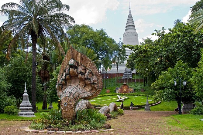 Phnom Penh Tours and Mekong River cruise - Toul Sleng S21 and Choeung Ek Killing Fields: Heavy, Clear, and Not for Rushed Minds