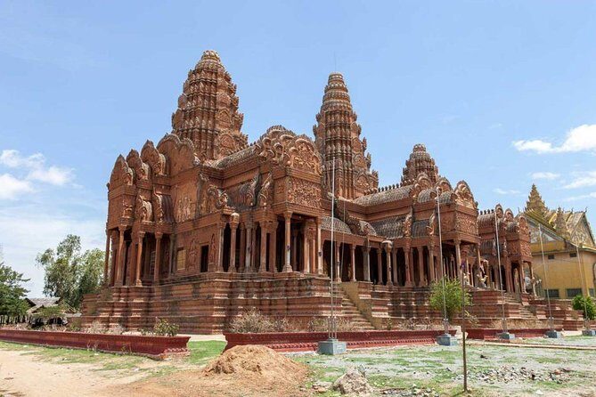 Prasith and Reap Temples Private Day Trip from Phnom Penh - Getting there from Phnom Penh: tuk tuk or car, plus morning fuel
