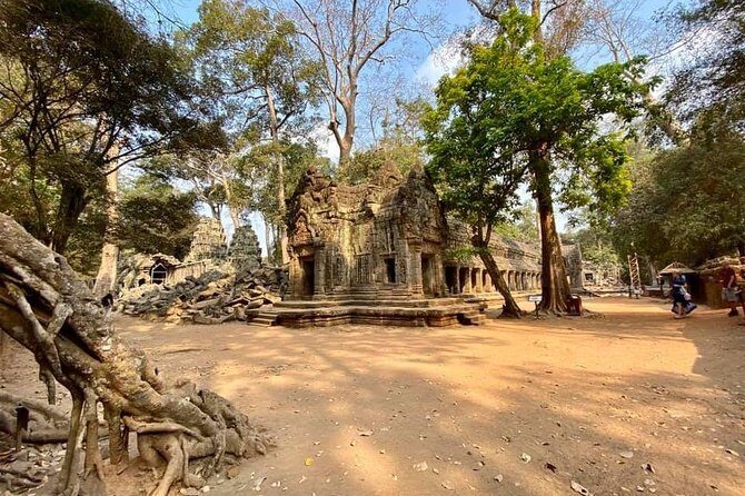 Preah Khan, Ta Prohm, Bayon Off Beaten Track - Stop 3: Bayon—faces, Mahayana Buddhism, and a tight 1-hour loop