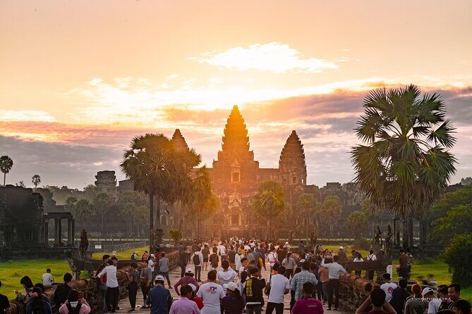 Private Angkor Sunrise Guided Tour - Angkor Thom Highlights: Bayon’s Faces and Two Famous Terraces