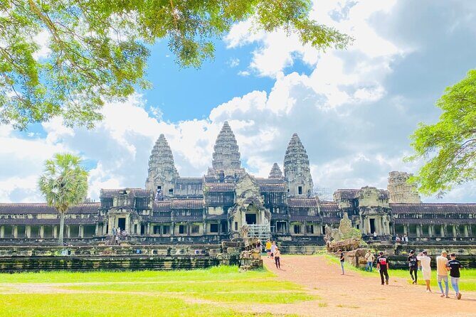 Private Angkor Wat and Lost Temple Jungle Tour - Hotel pickup to temple loop: how the logistics feel on the ground