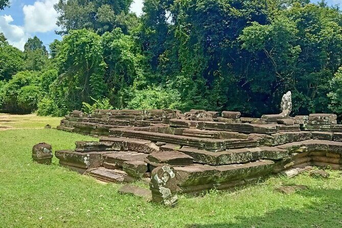 Private Angkor Wat Guided Sunset Tour - Phnom Bakheng at Sunset: how the timing works and what to wear