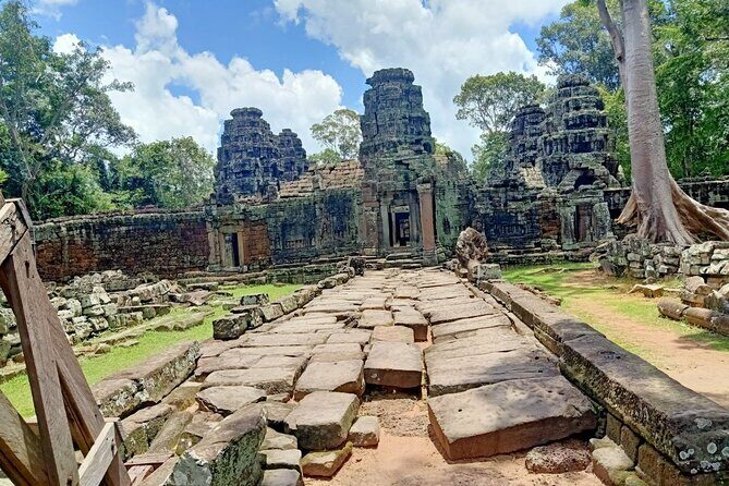 Private Angkor Wat Guided Sunset Tour - Entrance Fees and Meals: plan the real total before you go