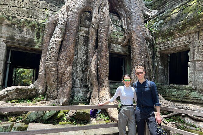 Private Angkor Wat Sunrise Tour with Lunch Included - Angkor Thom and Bayon: the south gate drama and smiling faces