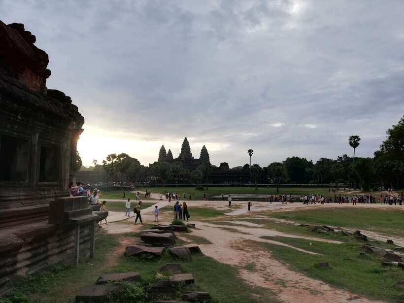 Private Angkor Wat Temple Tour - What to bring and how to dress for temple rules
