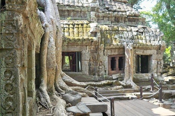 Private Angkor Wat Tour from Siem Reap - Stop 5: Phnom Bakheng Sunset Before Heading Back