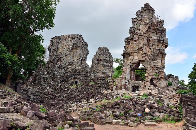 Private Banteay Chhmar, Banteay Toap & Ang Trapaeng Thma Guided Tour - Meals and breaks: the value of food included in a long day
