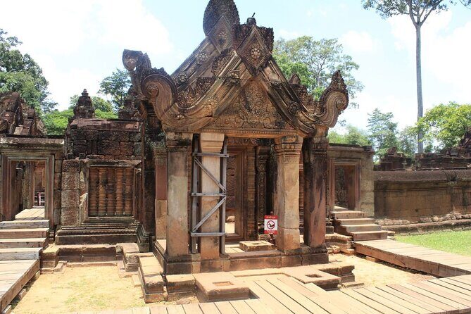 Private Banteay Srei and 4 Temples Guided Tour - Your morning pickup and the “don’t miss the van” checklist