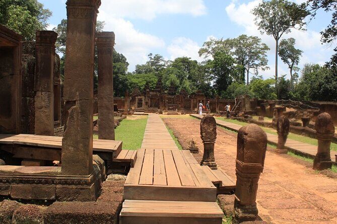 Private Banteay Srei and 4 Temples Guided Tour - Comfort details that matter on an 8-hour temple day
