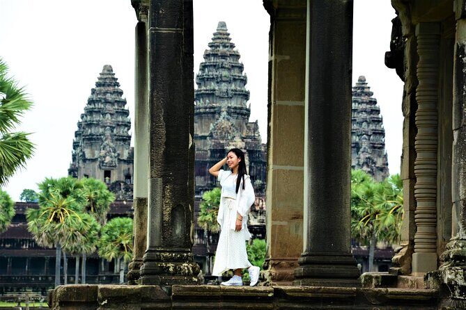 Private Cambodia 5 Days Tour from Siem Reap to Phnom Penh - A road day with Spean Praptos, Prasat Kuha Nokor, and Skun Spider Sanctuary