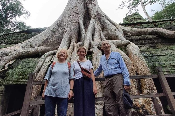 Private guided Full -day Angkor tour with sun set - Phnom Bakheng sunset: ending the day with a view