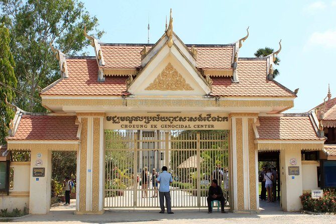 Private Half Day To Killing Field & S21 Genocidal Museum in Phnom Penh - Choeung Ek Killing Fields: From Mass Graves to a Quiet Memorial