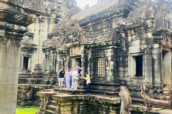 Private Kbal Spean Trekking Tour with Banteay Srei - Banteay Samre: Angkor Wat Style, On a Smaller Scale