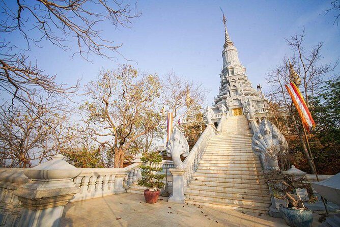 Private Oudong Temple Day Tour from Phnom Penh - Udong Mountain temples: where the climbing pays off