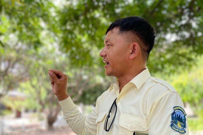 Private Phnom Penh Tour: Royal Palace & Killing Fields - Central Market: Shop and Reset Without Losing the Day’s Story
