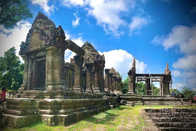 Private Preah Vihear and 2 Temples Guided Tour - Preah Vihear on a 525-metre cliff, and why the story can feel tense