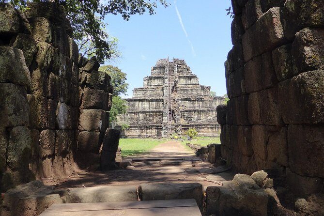 Private Preah Vihear and 2 Temples Guided Tour - Should you book this private temple day