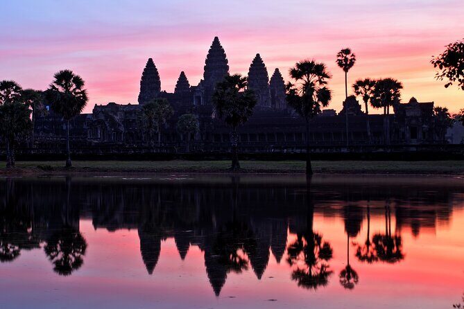 Private Sunrise Angkor Wat Tour with pickup from your hotel - Key highlights at a glance