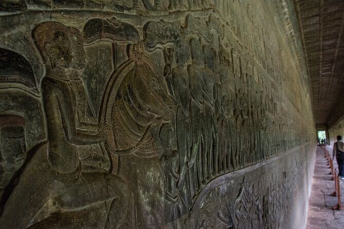 Private Sunrise Angkor Wat Tour with pickup from your hotel - Angkor Thom South Gate (Tonle Oum): your shortcut to the city layout