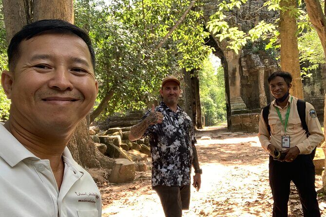 Private Taxi Siem Reap to Phnom Penh, Reliable Driver, Transfer - Stop Two: Skun Tarantulas Market (Quick, Quirky, and Very Local)