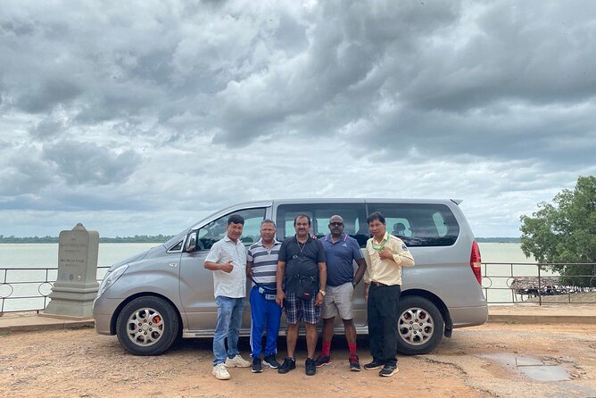 Private taxi transfer Siem Reap to Phnom Penh - Choosing the right vehicle: Lexus RX300 vs Mercedes Istana/Starex minivan