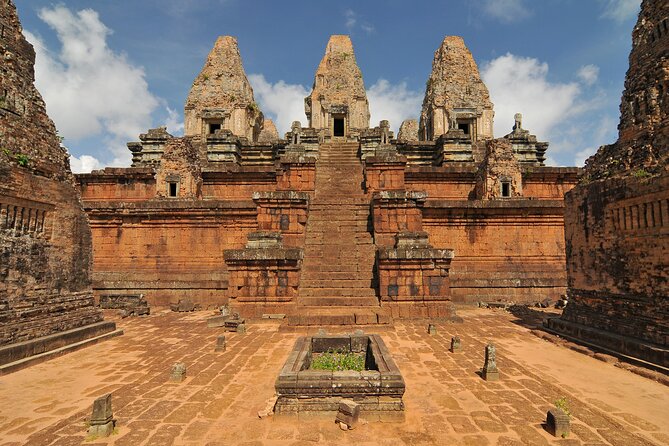 Private Transfer : Siem Reap ↔ Battambang - Staying Cool on the Road: Cold Towels and Ice-Cold Water