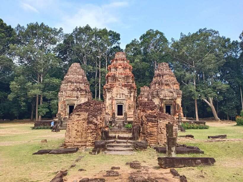 Private Trip to Banteay Srei, Rolous Group & Tonle Sap Lake - Banteay Srei Temple: delicate carvings and the pink-sandstone mood