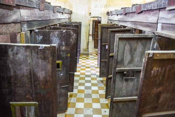 Remnants of a Khmer Rouge Era - Practical tips: dress code, cameras, and emotional readiness