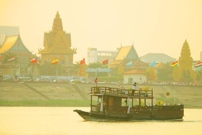 Riverside Walking Tour with Snack, Drinks & Local Ferry Ride - Wat Botom Park walk: the optional bug-snack moment