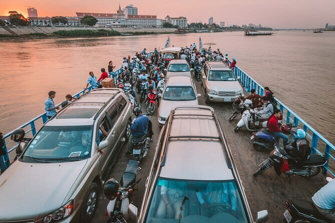 Riverside Walking Tour with Snack, Drinks & Local Ferry Ride - Getting to Mad Monkey Phnom Penh and starting smoothly