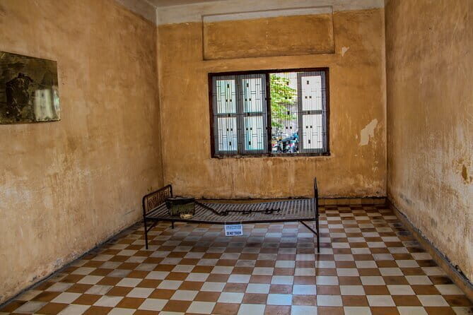 S-21 Prison and Killing Fields - Choeung Ek Genocidal Center: what 90 minutes is for