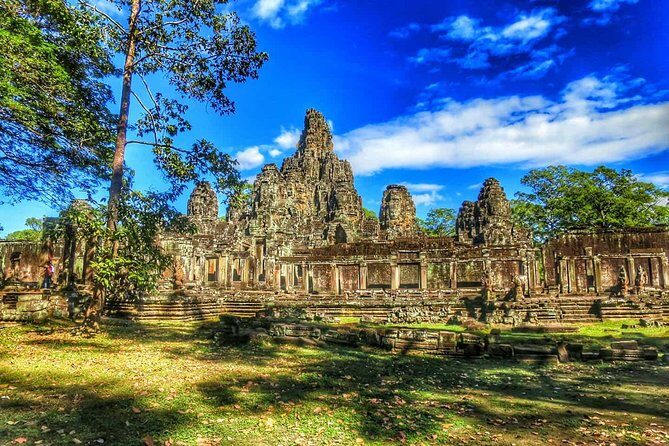 Shared Tour to Angkor Wat, Bayon and Ta Prohm Temples - Angkor Wat start: outside views and an inside stop