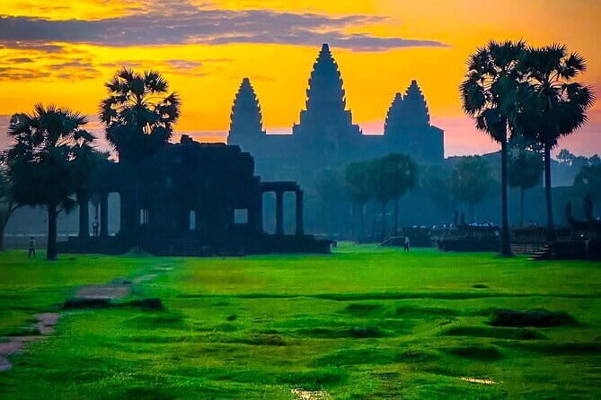 Siem Reap: 1 Day Angkor Wat + Sunrise Private Tour with Tuk-Tuk - Key highlights to know before you go