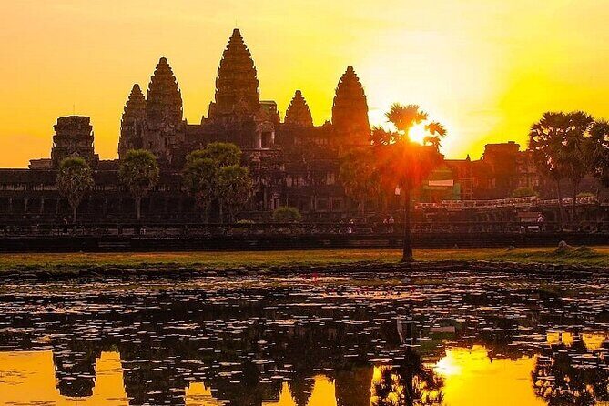 Siem Reap 2-Day Private Angkor Wat Tour with Sunrise - Angkor Wat Sunrise + Phnom Bakheng Sunset: The lighting math works