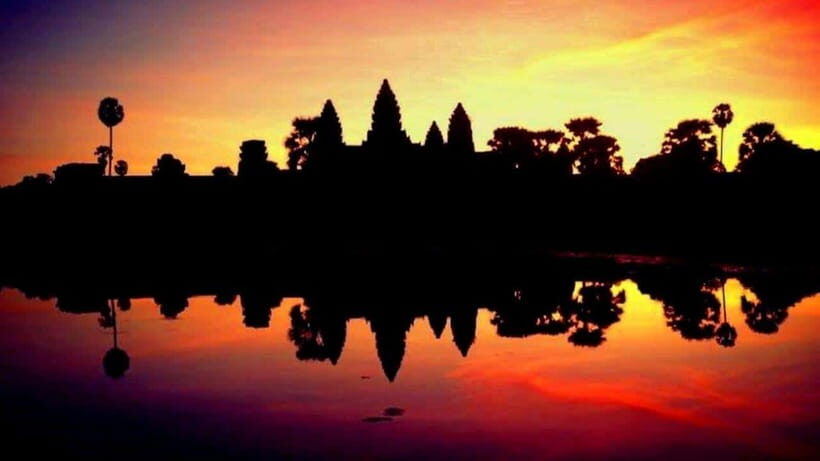 Siem Reap: 2-Days Angkor Wat with Sunrise Small-Group Tour - Day 2 sunrise at Angkor Wat: timing, photo spots, and crowd pressure