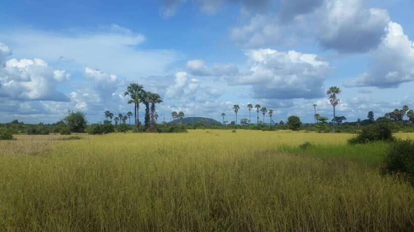 Siem Reap: 3-Hour Ancient Trails Motorbike Tour - Riding conditions: dusty air, sandy patches, and how to stay comfortable