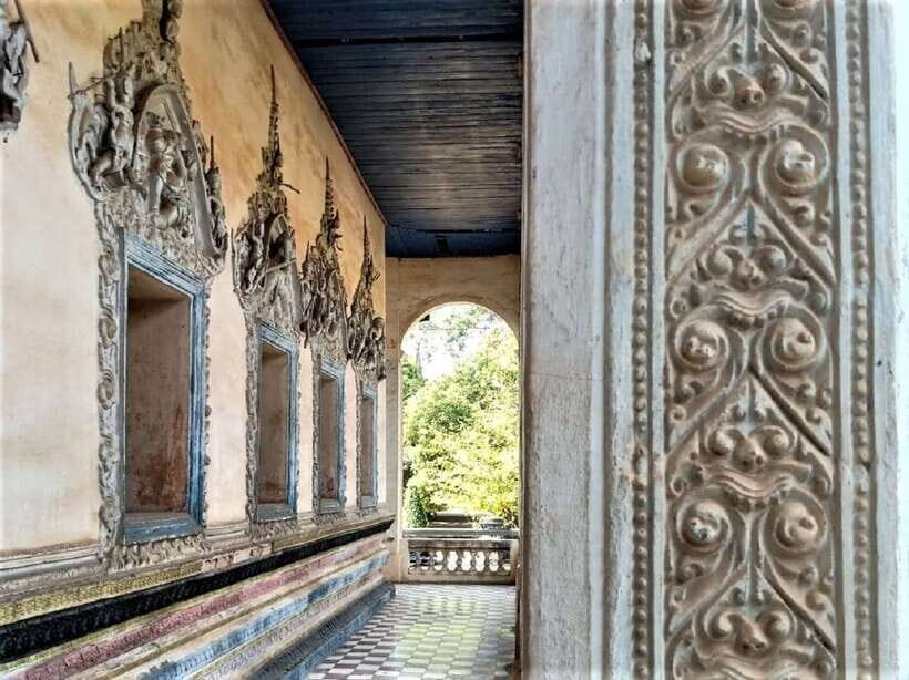 Siem Reap: 3-Hour Behind-the-Scenes Tuk-Tuk Tour - Wat Bo Pagoda: the monk blessing moment and how to do it right