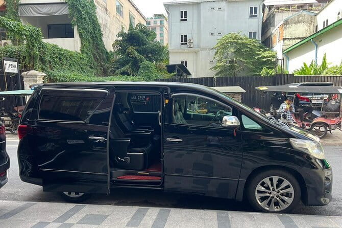 Siem Reap Airport Taxi Transfer - City Center Hotels - Vehicle Options: SUVs and Vans That Fit Real Groups