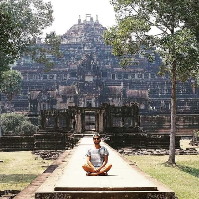 Siem Reap: Angkor 1-Day Private Tour with Sunset or Sunrise - What makes the guide matter at these temples