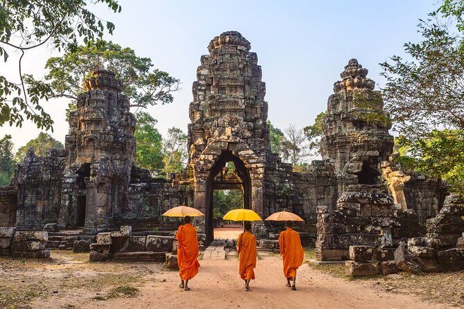 Siem Reap Angkor Airport Taxis (from Airport to Hotel) - In the Car: A/C Comfort, Cold Towels, and Real Local Talk