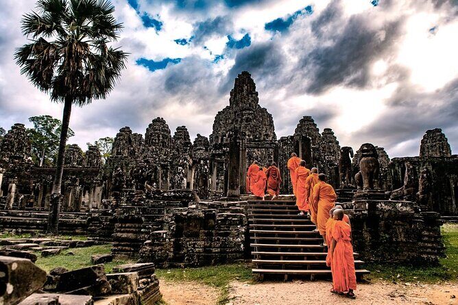 Siem Reap Angkor Private Tour Guide in English and Spanish - Private guide value: Son’s Spanish plus research-level context