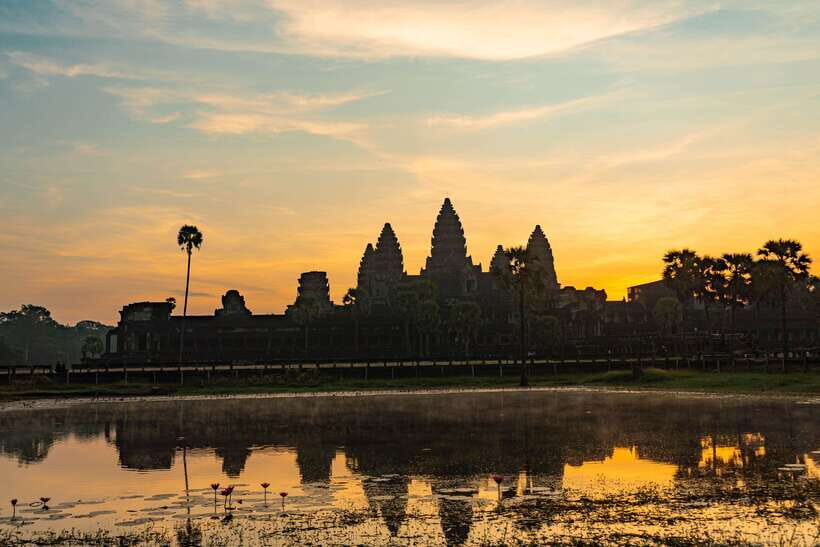 Siem Reap: Angkor Sunrise 2 Days Guided Bike Tour - Day 1: Angkor Wat Sunrise, Breakfast, Then Trails to the Major Temples