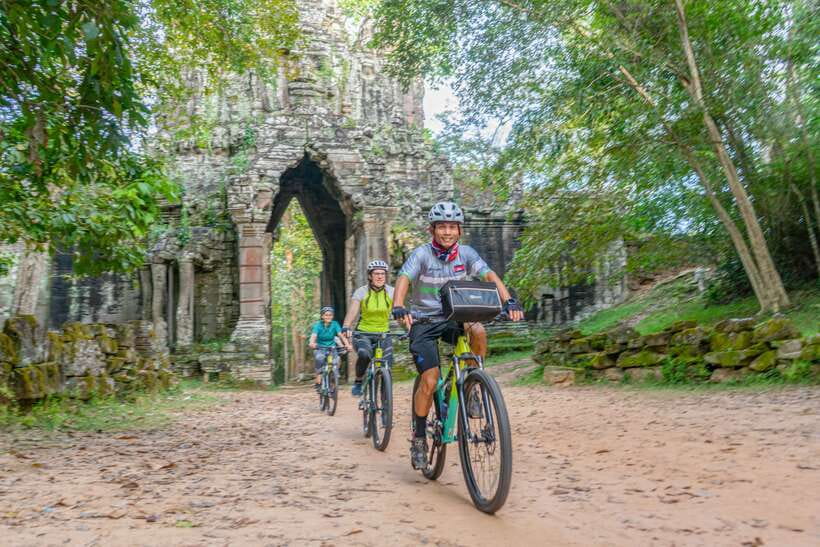 Siem Reap: Angkor Sunset Bike & Boat Tour /E-Bike Available - Angkor sunset works better from a bicycle