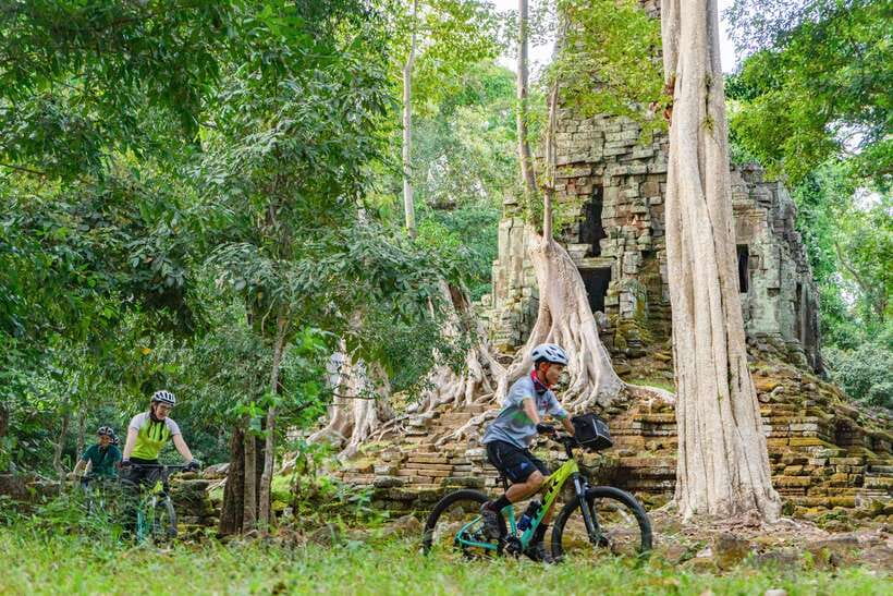 Siem Reap: Angkor Sunset Bike & Boat Tour /E-Bike Available - The boat portion: sunset views plus snacks and drinks